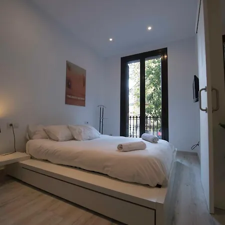 Apartment Roger De Lluria Design