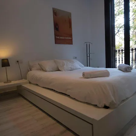 Apartment Roger De Lluria Design *